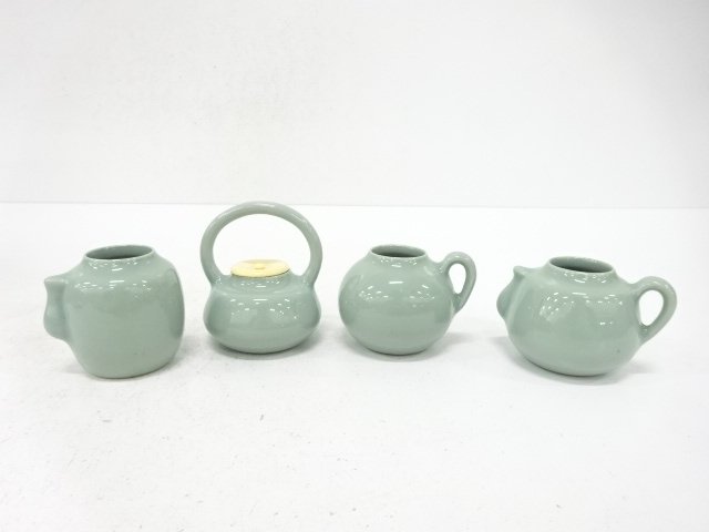 JAPANESE COLLECTIBLE / CELADON GLAZED FOUR-DROP TEA CADDY BY TOMITA SH